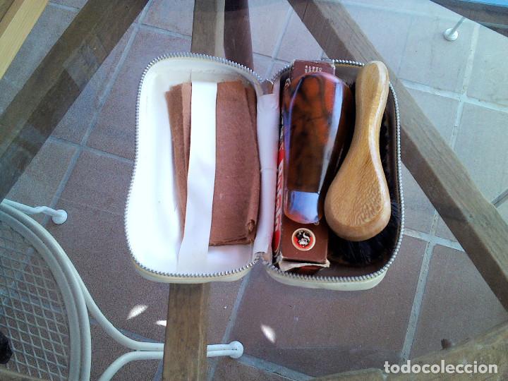 Segunda mano: JUEGO LIMPIAZAPATOS DE VIAJE - Foto 1