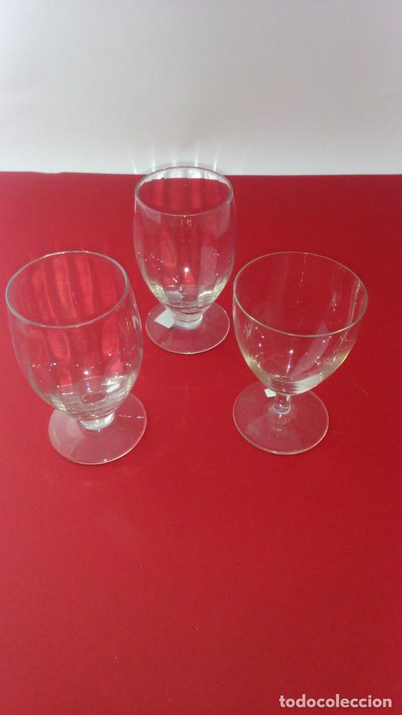 Segunda mano: TRES COPAS, UNA DE ELLAS DIFERENTE - Foto 1
