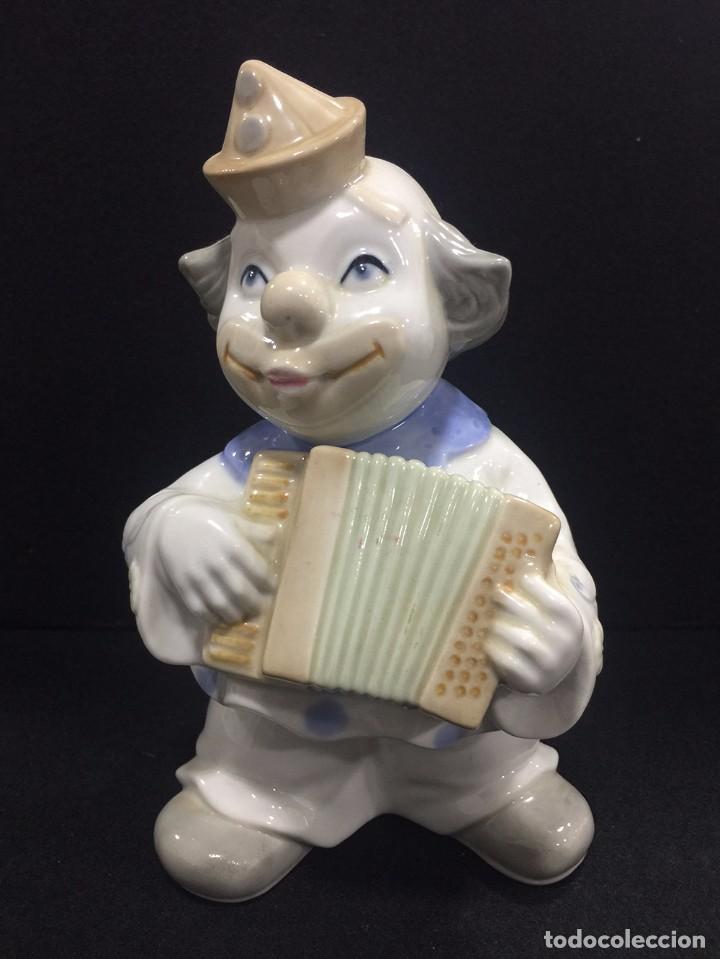 Segunda mano: PAYASO DE PORCELANA CON ACORDE&Oacute;N -SANBO - Foto 1