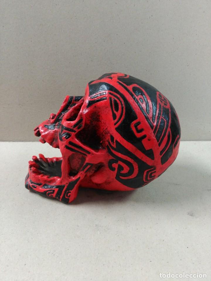 Segunda mano: CALAVERA DE RESINA EN COLOR ROJO/NEGRO - Foto 7