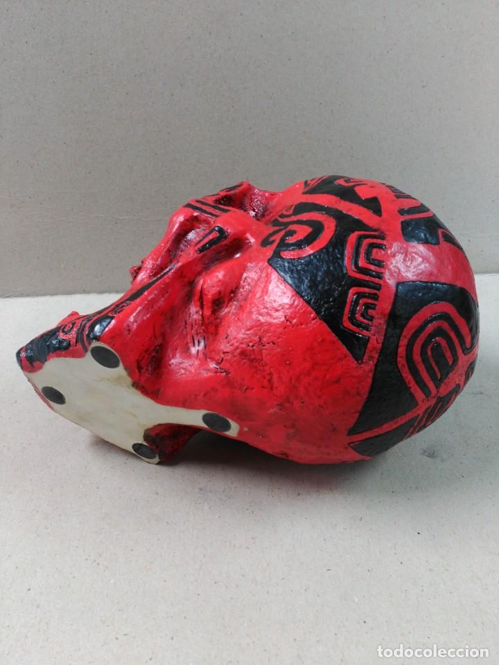 Segunda mano: CALAVERA DE RESINA EN COLOR ROJO/NEGRO - Foto 9