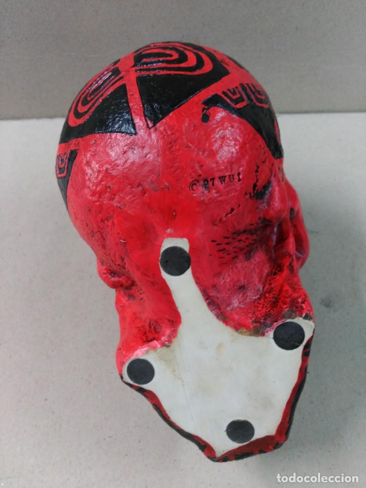 Segunda mano: CALAVERA DE RESINA EN COLOR ROJO/NEGRO - Foto 11