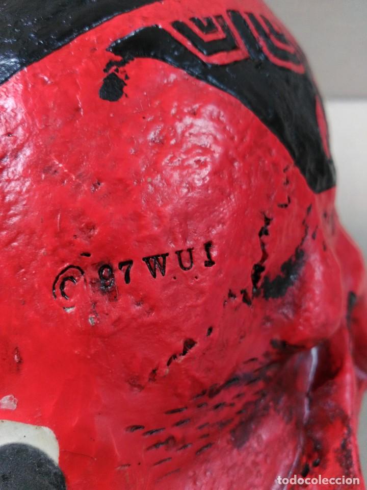 Segunda mano: CALAVERA DE RESINA EN COLOR ROJO/NEGRO - Foto 12