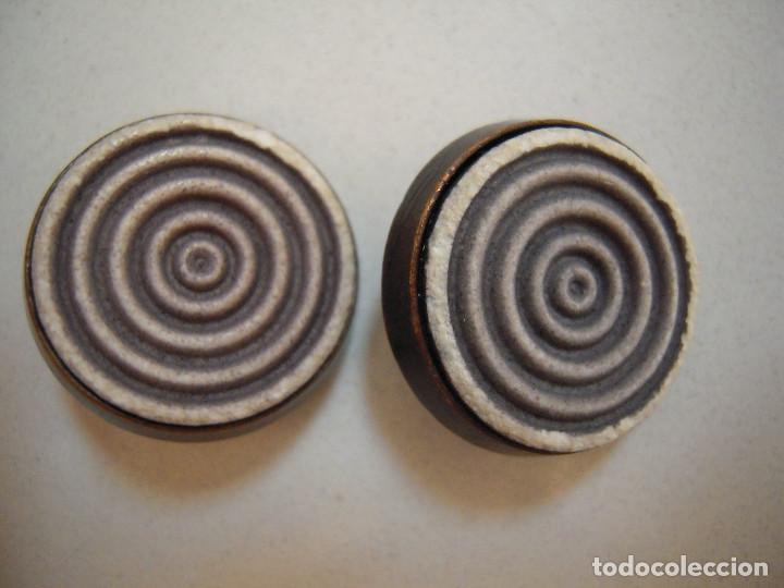 Segunda mano: Dos botones de pie - Foto 1