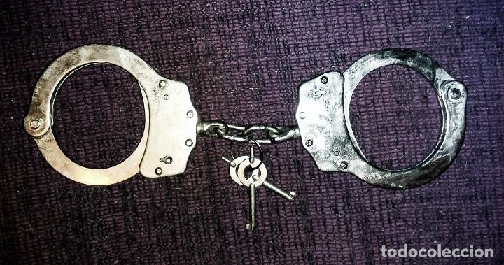 Segunda mano: GRILLETES DE POLIC&Iacute;A - Foto 1