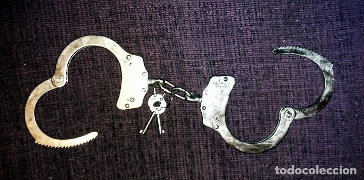 Segunda mano: GRILLETES DE POLIC&Iacute;A - Foto 2