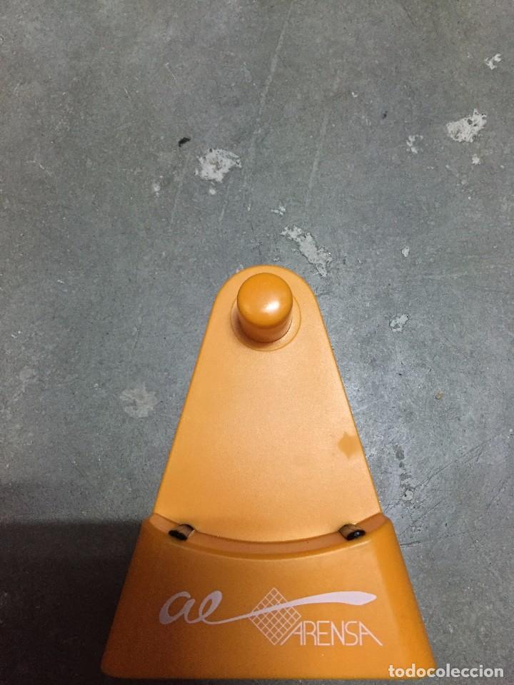 Segunda mano: SOPORTE PARA TELEFONO MOVIL O CDS DVDS - Foto 1