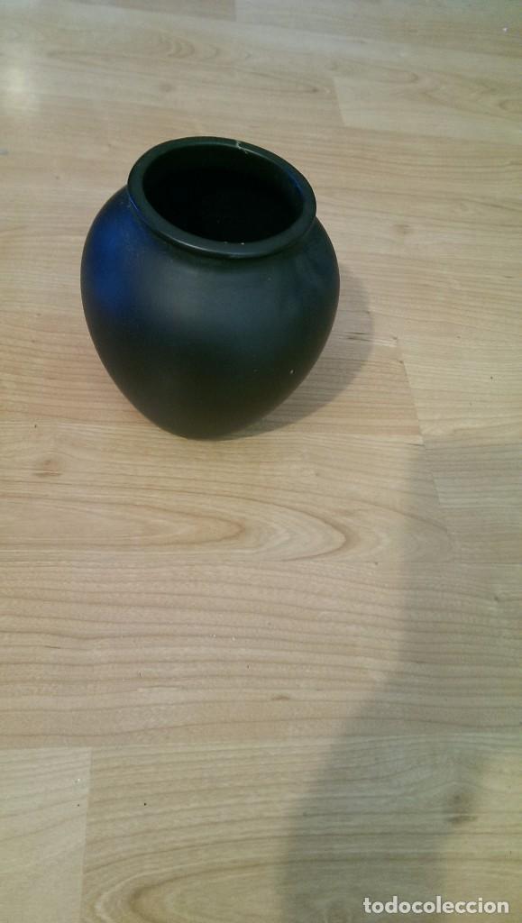 Segunda mano: JARR&Oacute;N NEGRO PEQUE&Ntilde;O - Foto 1