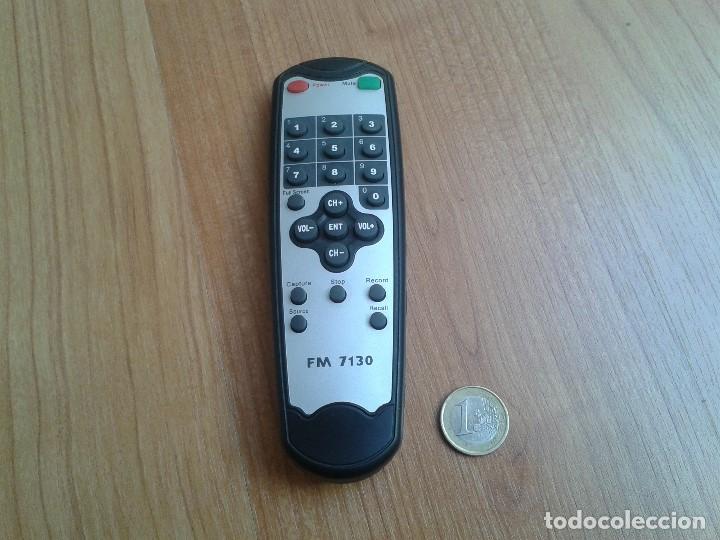 Segunda mano: Mando a distancia -- FM 7130 -- Negro y gris plata - Foto 1