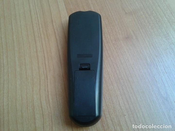 Segunda mano: Mando a distancia -- FM 7130 -- Negro y gris plata - Foto 2