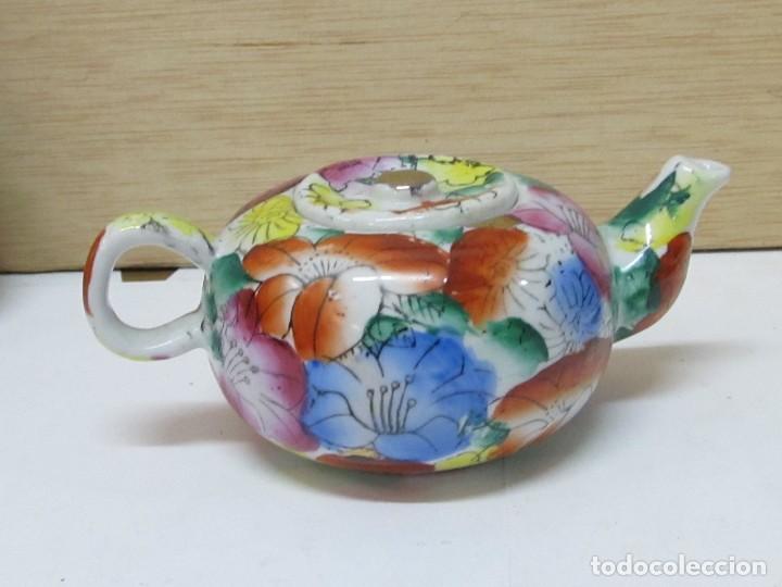 Segunda mano: TETERA DE PORCELANA DECORADA - Foto 1