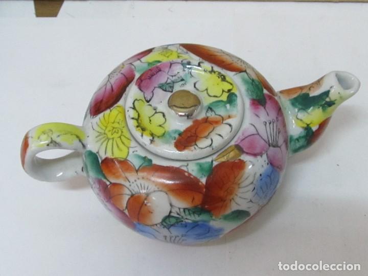 Segunda mano: TETERA DE PORCELANA DECORADA - Foto 2