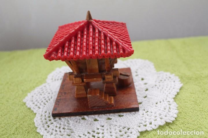 Segunda mano: HORREO DE MADERA -Recuerdo de Potes-Cantabria - Foto 3