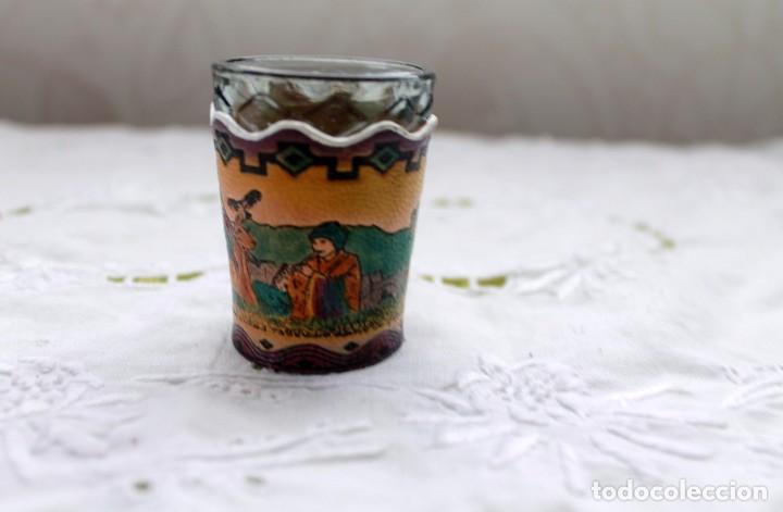 Segunda mano: VASO CHUPITO FORRADO DE CUERO-DE PERU - Foto 2