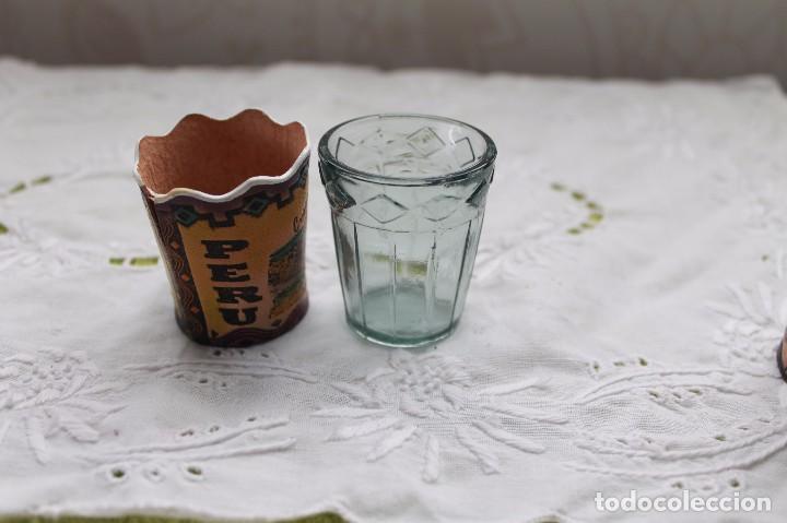Segunda mano: VASO CHUPITO FORRADO DE CUERO-DE PERU - Foto 3