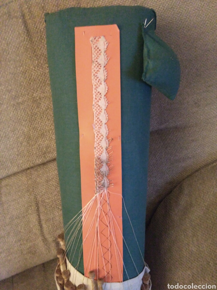 Segunda mano: Coj&iacute;n con 20 Bolillos de Madera - Foto 2