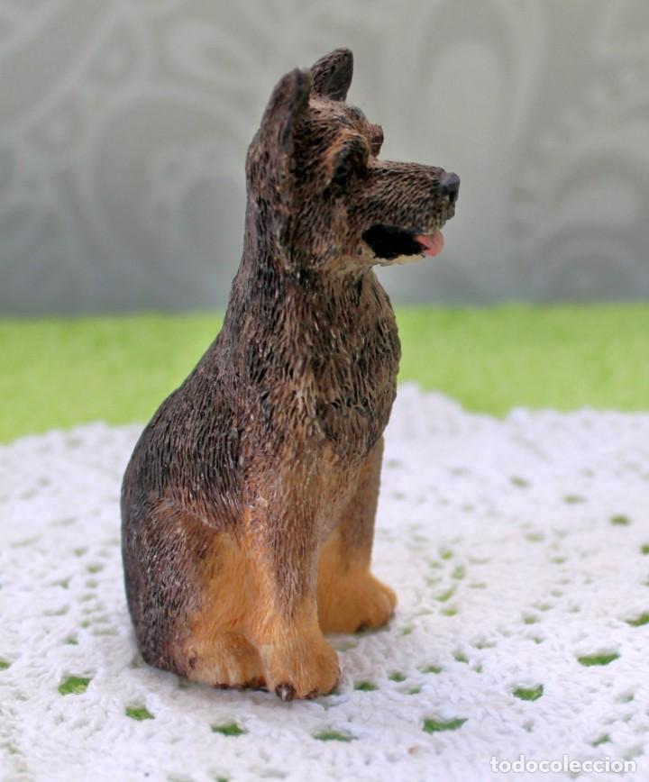 Segunda mano: PERRO DE RESINA-9 CM - Foto 2