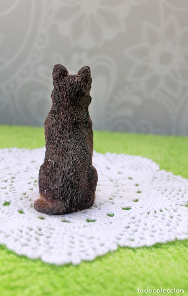 Segunda mano: PERRO DE RESINA-9 CM - Foto 4