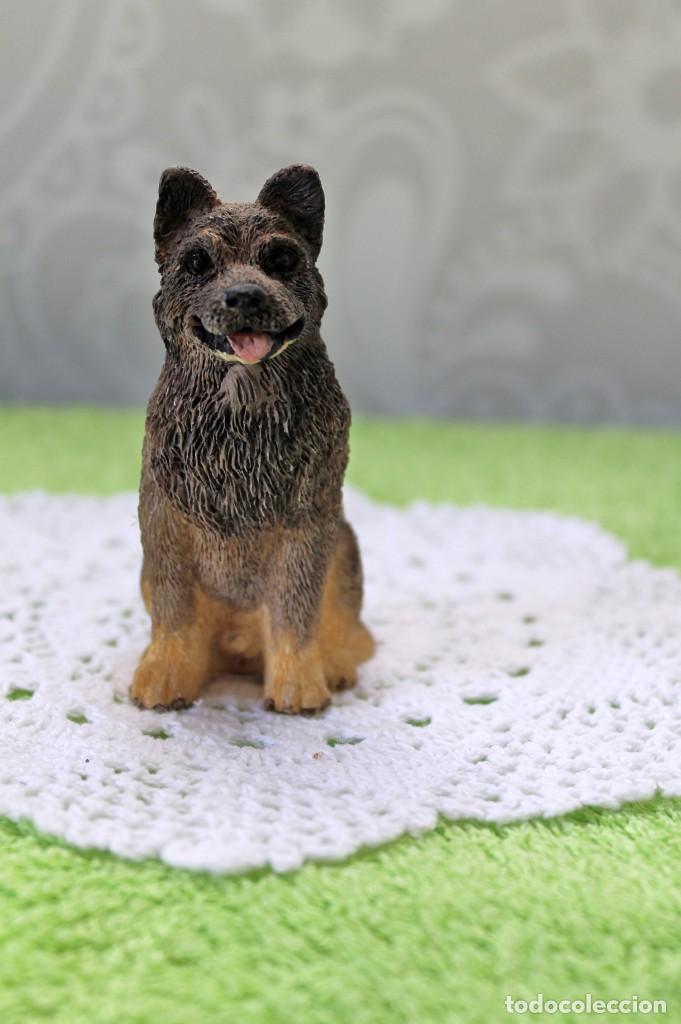 Segunda mano: PERRO DE RESINA-9 CM - Foto 6