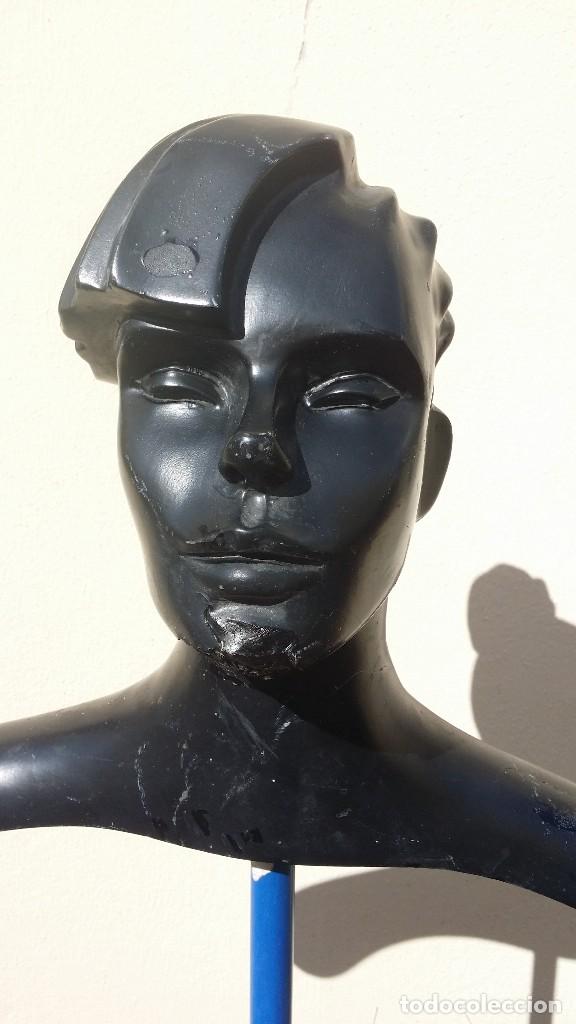 Segunda mano: maniqui negro tipo percha - Foto 1