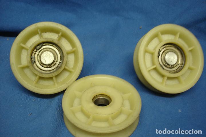 Segunda mano: RUEDA DE NAILON CON EJE EXC&Eacute;NTRICO Y RODAMIENTO MARCA MANUSA - Foto 3
