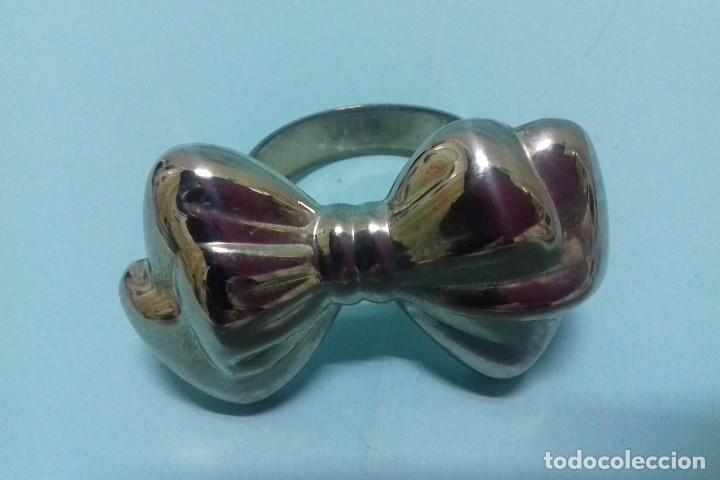 Segunda mano: Servilletero plateado con forma de lazo - Foto 3