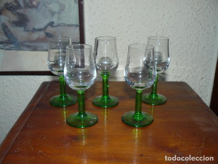 Segunda mano: CINCO COPAS EN CRISTAL BICOLOR - Foto 1