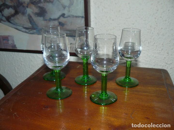 Segunda mano: CINCO COPAS EN CRISTAL BICOLOR - Foto 2