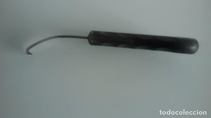 Segunda mano: Legra para desbastar cascos de caballo, con mango de plastico - Foto 3
