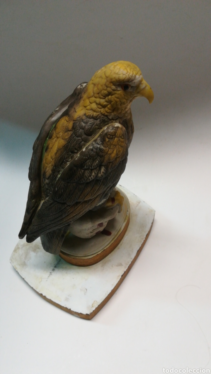 Segunda mano: &Aacute;guila real de resina - Foto 2