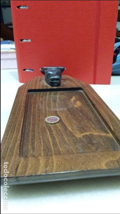 Segunda mano: Pieza de madera con cabeza de toro vaciabolsillo - Foto 1