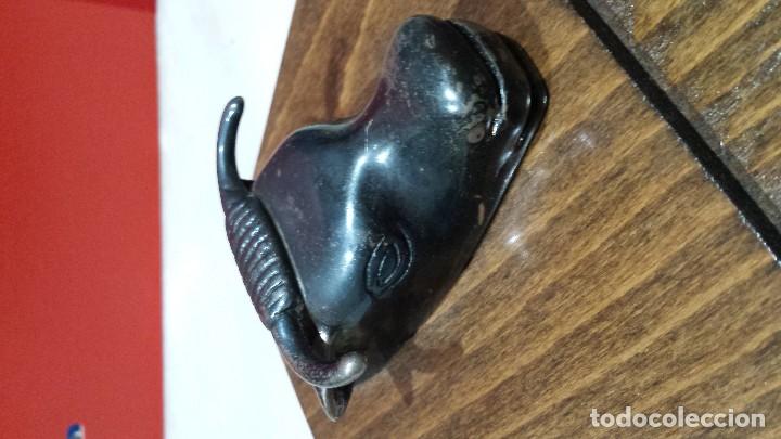 Segunda mano: Pieza de madera con cabeza de toro vaciabolsillo - Foto 3