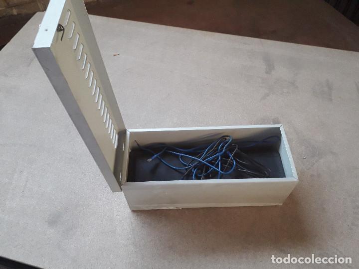 Segunda mano: caja metalica de baterias - Foto 3
