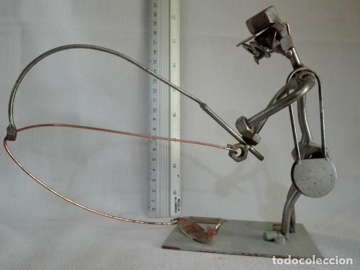 Segunda mano: Figura hecha de arandelas, tuercas, rodamientos... - Foto 1