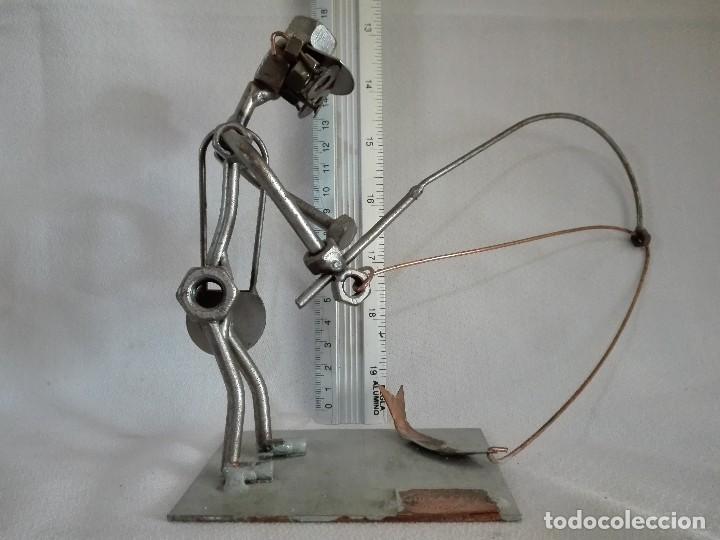 Segunda mano: Figura hecha de arandelas, tuercas, rodamientos... - Foto 2