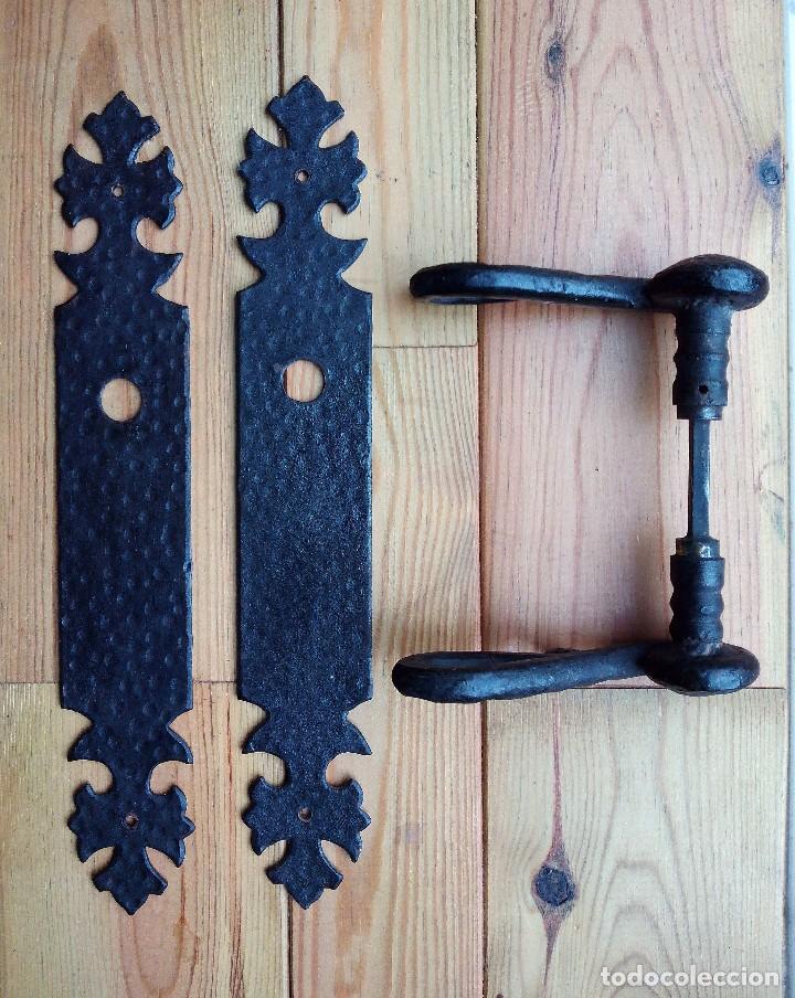 Segunda mano: Dos juegos de tiradores r&uacute;sticos de forja para puerta - Foto 2