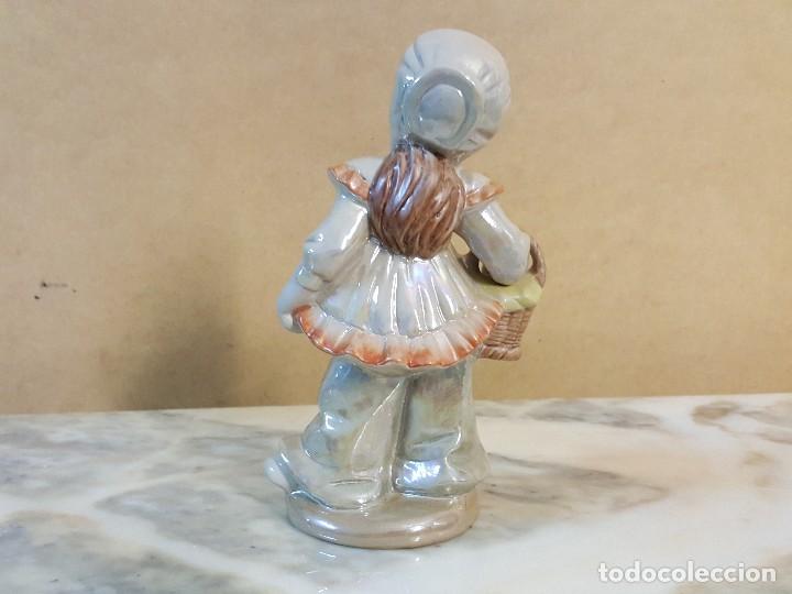 Segunda mano: Figura Ni&ntilde;a con cesta. - Foto 2