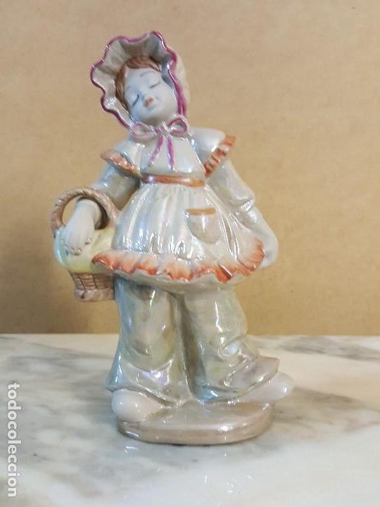 Segunda mano: Figura Ni&ntilde;a con cesta. - Foto 1