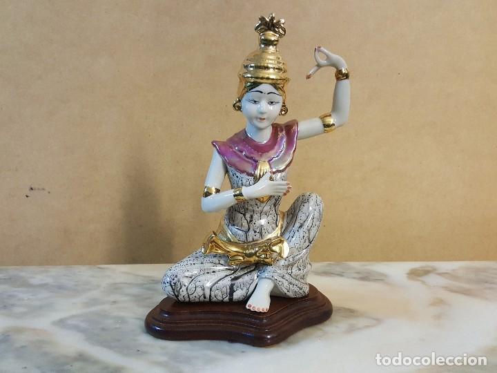 Segunda mano: Figura sobre base de DIOSA HIND&Uacute;. - Foto 1