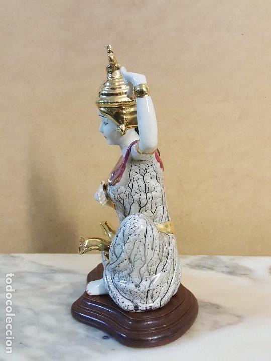 Segunda mano: Figura sobre base de DIOSA HIND&Uacute;. - Foto 2