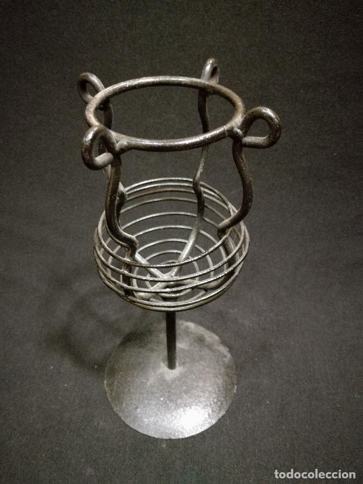 Segunda mano: PORTAVELAS CANDELABRO DE HIERRO - Foto 1