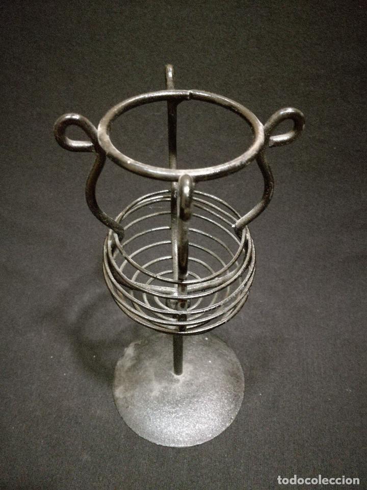 Segunda mano: PORTAVELAS CANDELABRO DE HIERRO - Foto 2