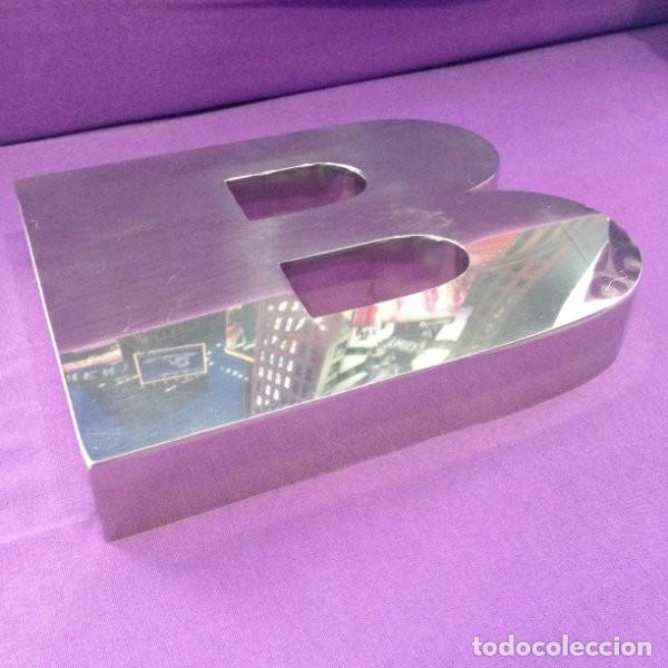 Segunda mano: Letras en Relieve Acero B - Foto 1