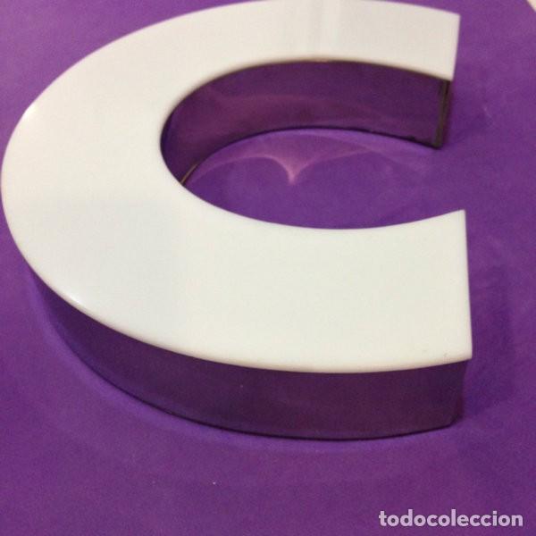 Segunda mano: Letra relieve C - Foto 1