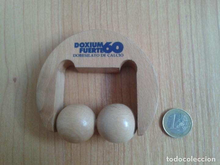 Segunda mano: Masajeador de madera -- dos bolas -- ergon&oacute;mico - Foto 3