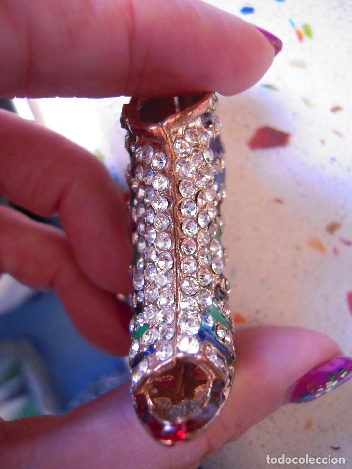 Segunda mano: Zapato tac&oacute;n multicolor para llavero - Foto 2