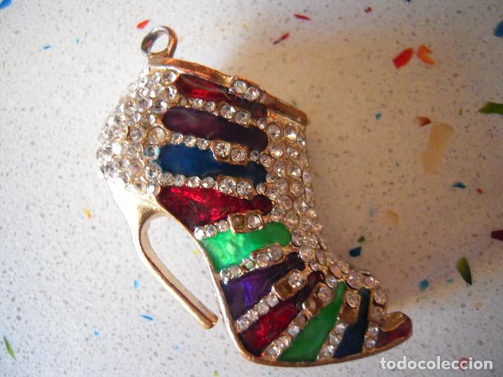 Segunda mano: Zapato tac&oacute;n multicolor para llavero - Foto 3