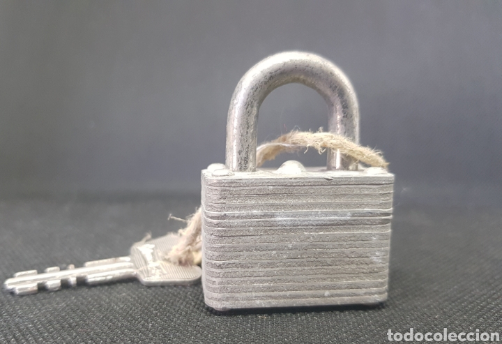 Segunda mano: Peque&ntilde;o y antiguo candado - car55 - Foto 1