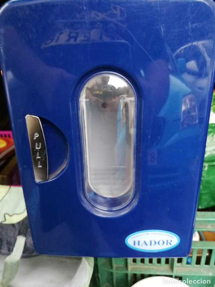 Segunda mano: NEVERA PORTATIL A 220 V. Y A 12 V. - Foto 1