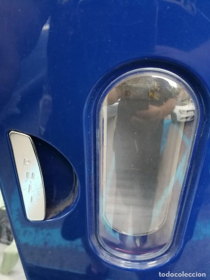 Segunda mano: NEVERA PORTATIL A 220 V. Y A 12 V. - Foto 2